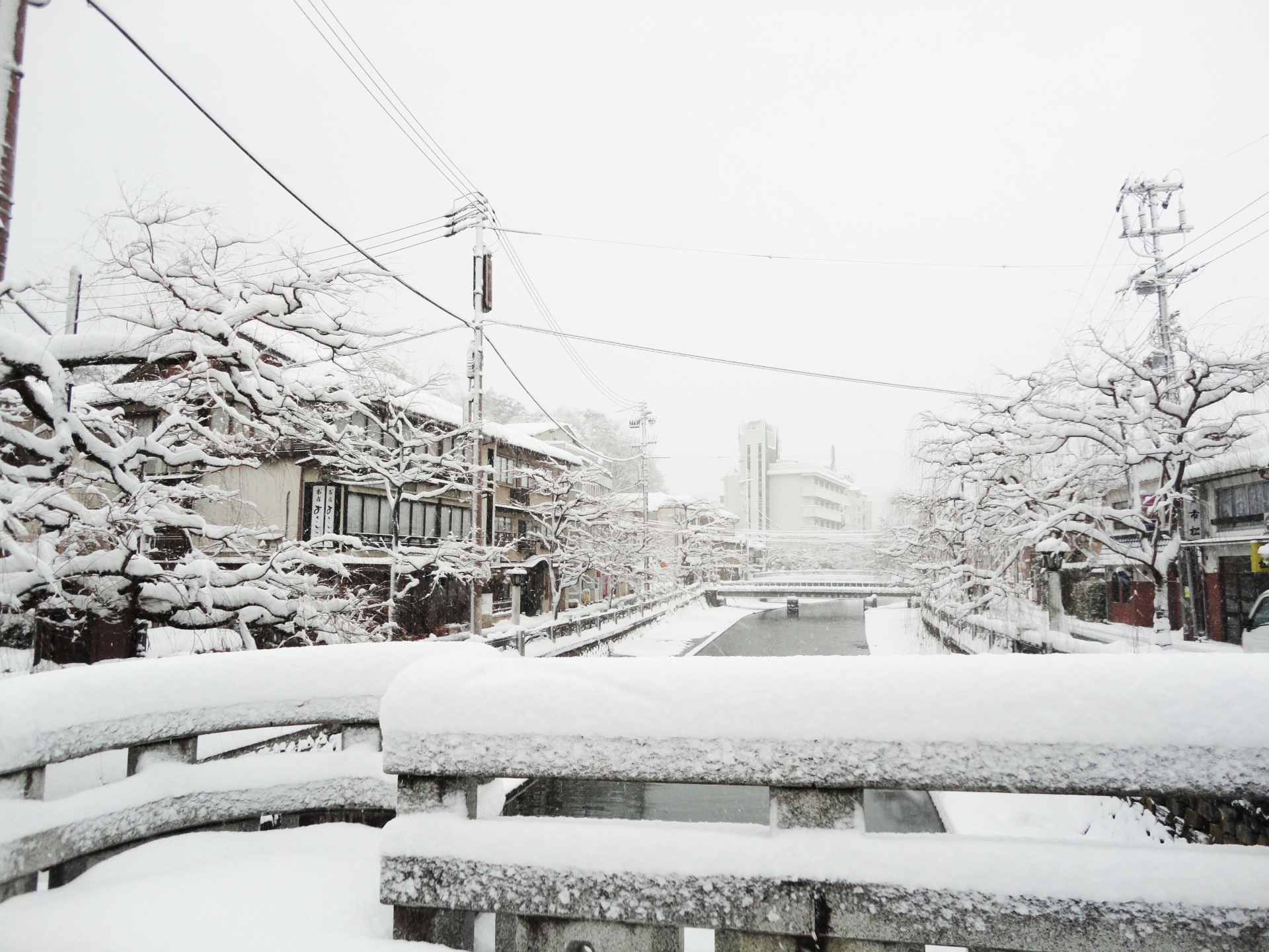 城崎温泉の雪はいつからいつまで降る？車で行くなら今現在の道路をライブカメラでどうぞ！